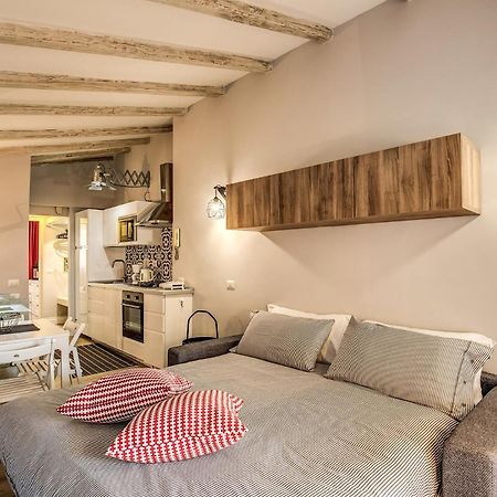 Ferienwohnung Attic With Terrace By Trevi Fountain Rom Exterior foto