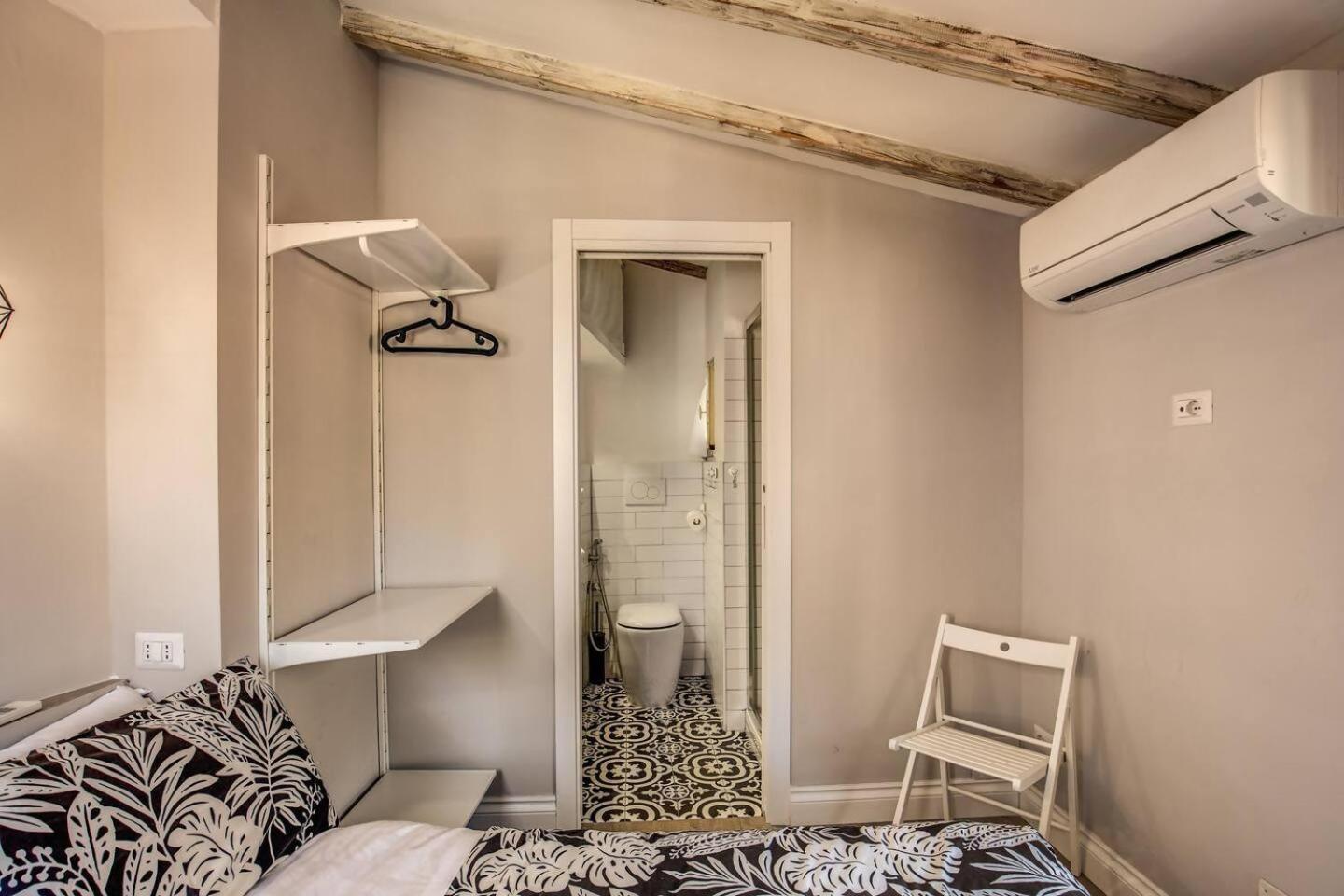 Ferienwohnung Attic With Terrace By Trevi Fountain Rom Exterior foto