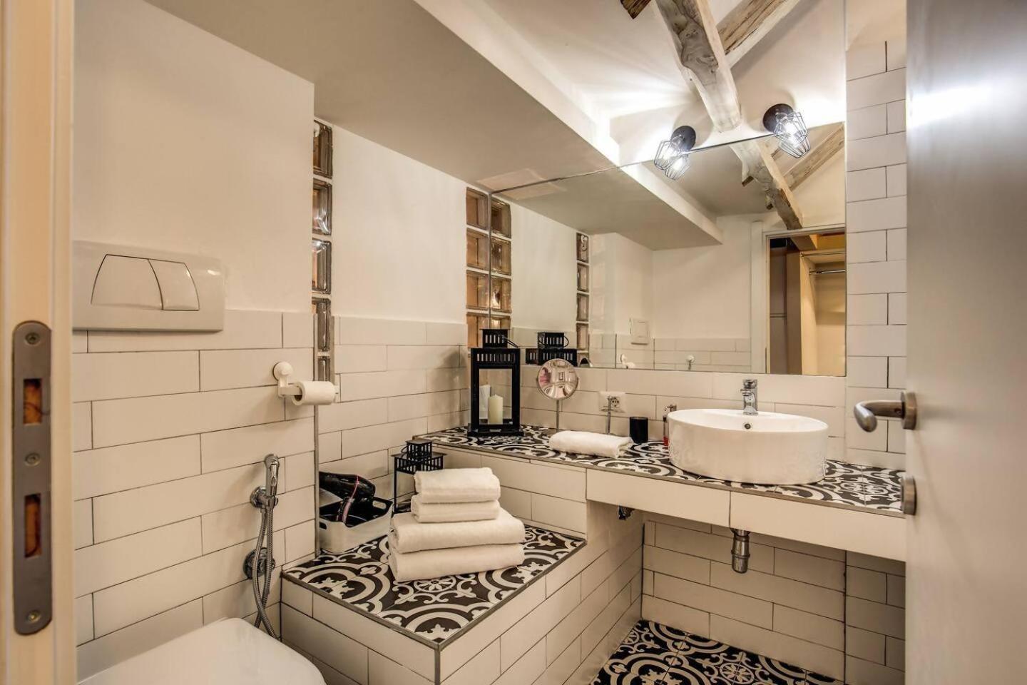 Ferienwohnung Attic With Terrace By Trevi Fountain Rom Exterior foto