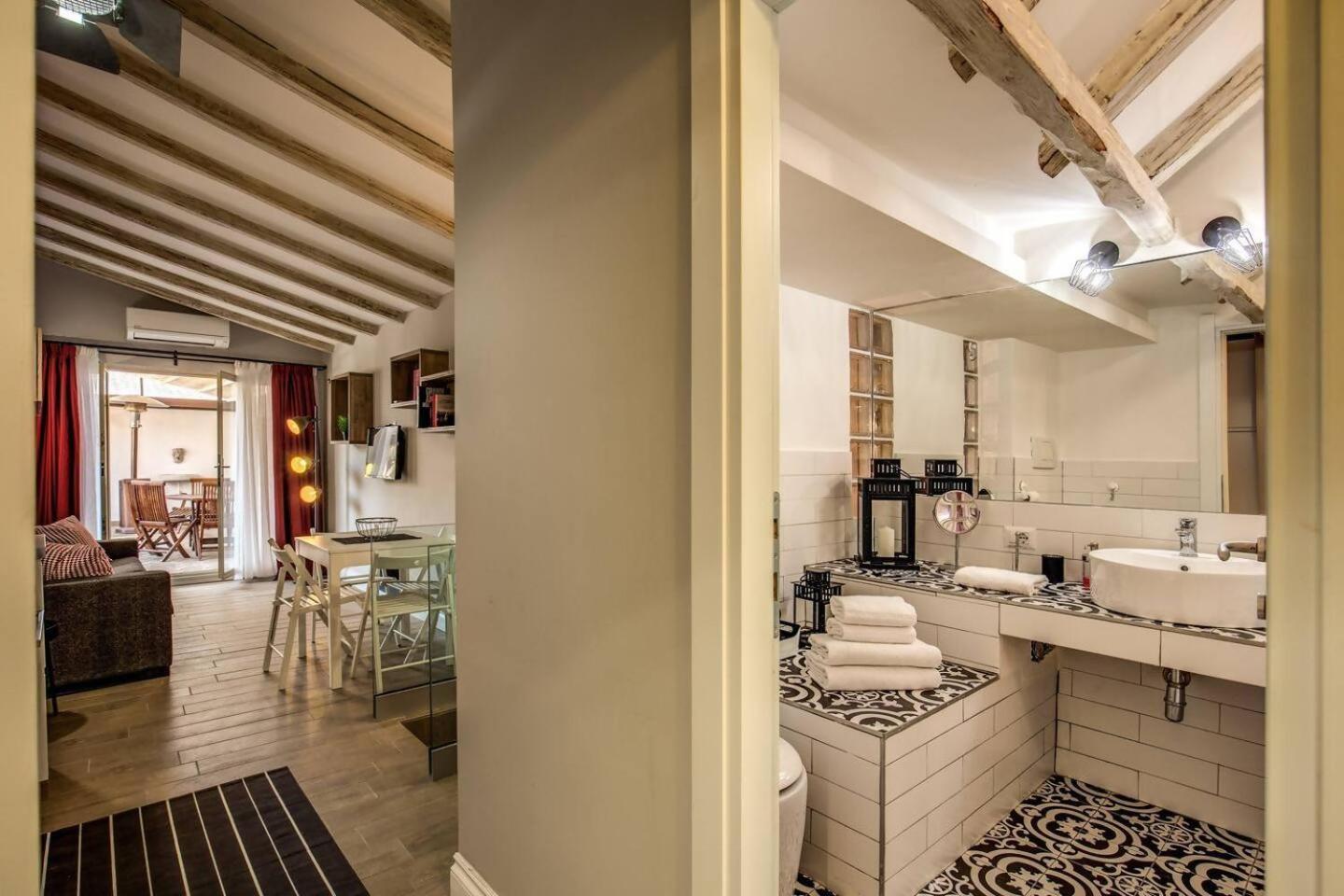 Ferienwohnung Attic With Terrace By Trevi Fountain Rom Exterior foto