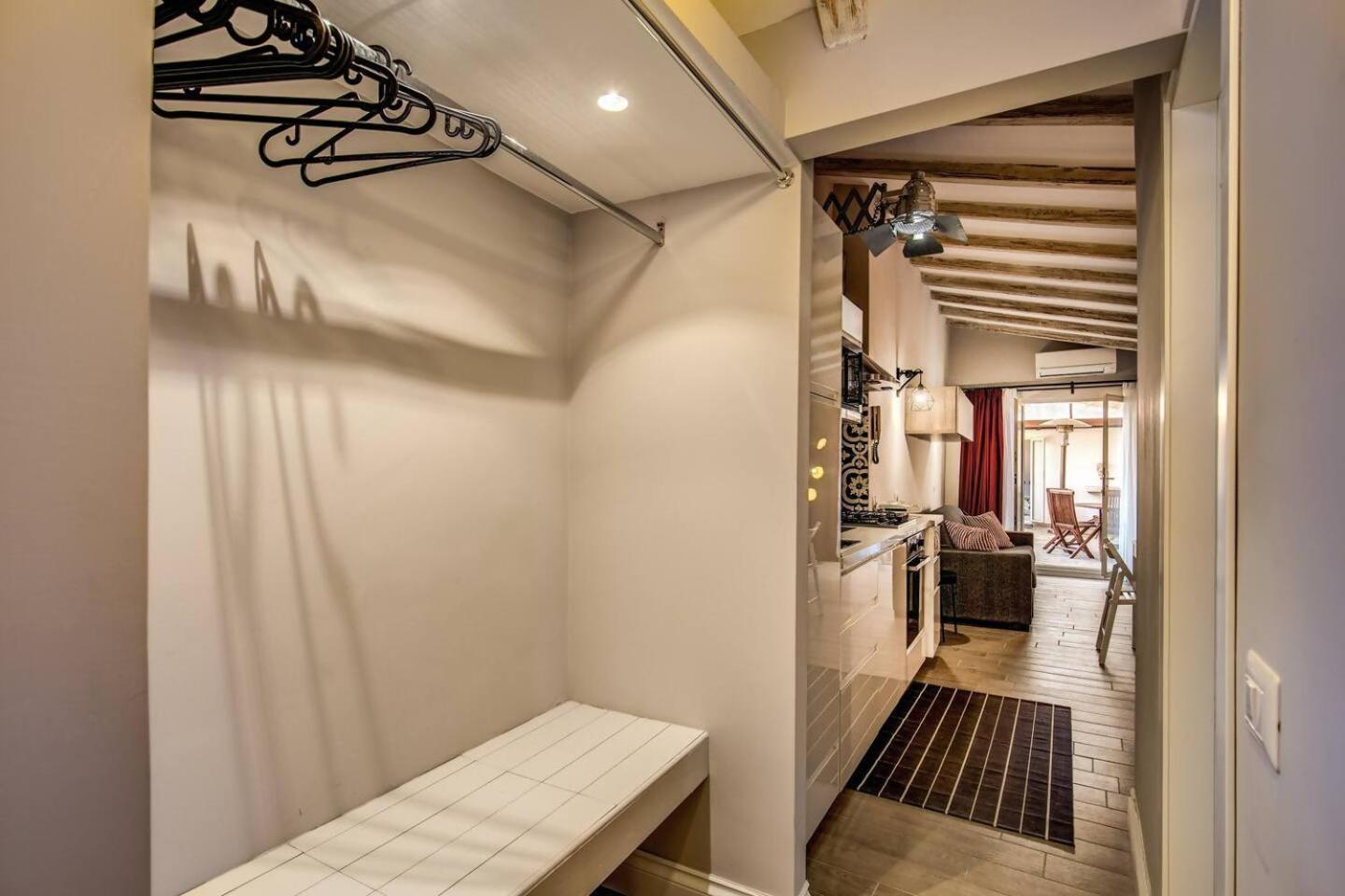 Ferienwohnung Attic With Terrace By Trevi Fountain Rom Exterior foto
