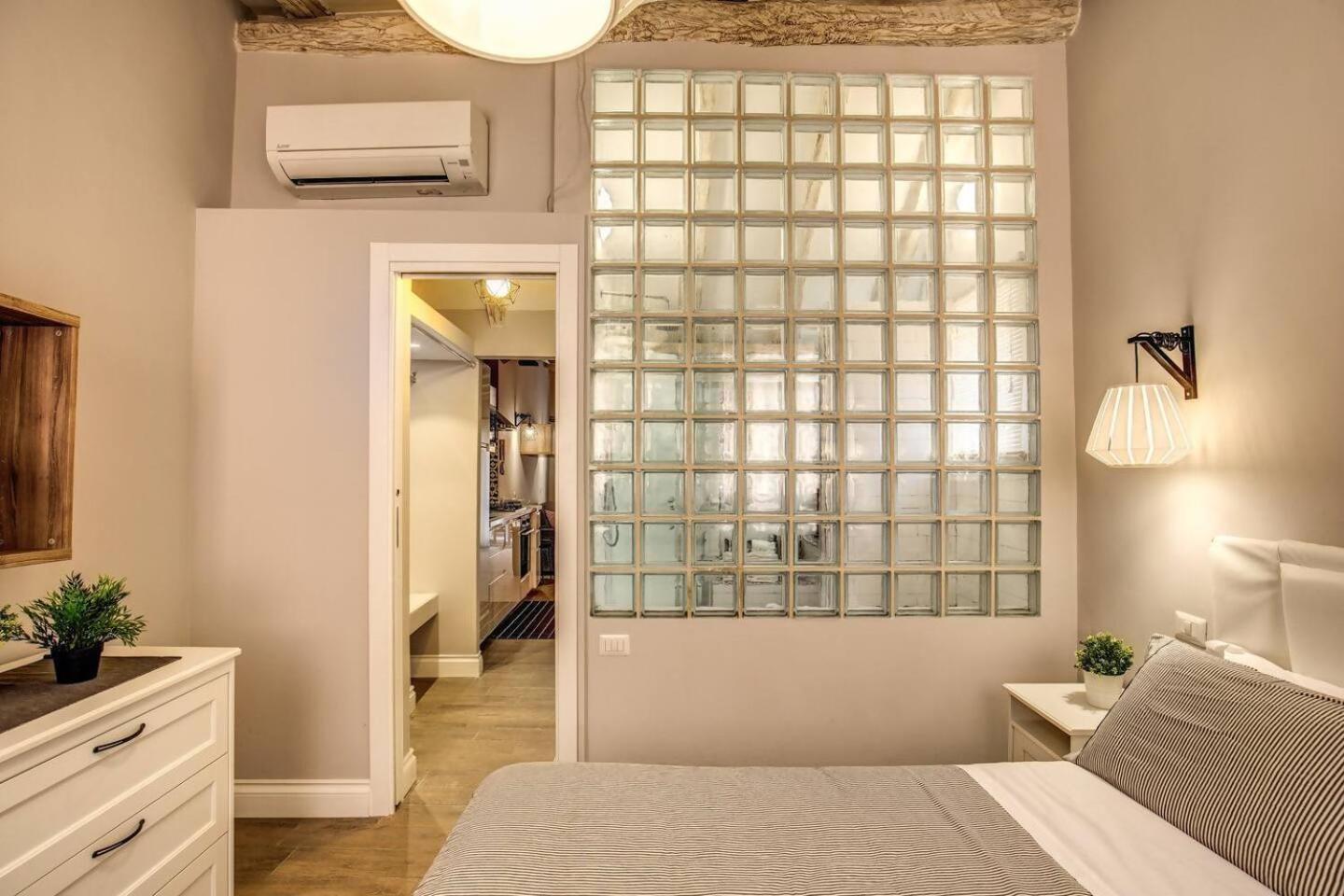 Ferienwohnung Attic With Terrace By Trevi Fountain Rom Exterior foto