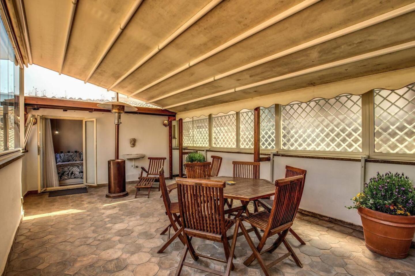 Ferienwohnung Attic With Terrace By Trevi Fountain Rom Exterior foto