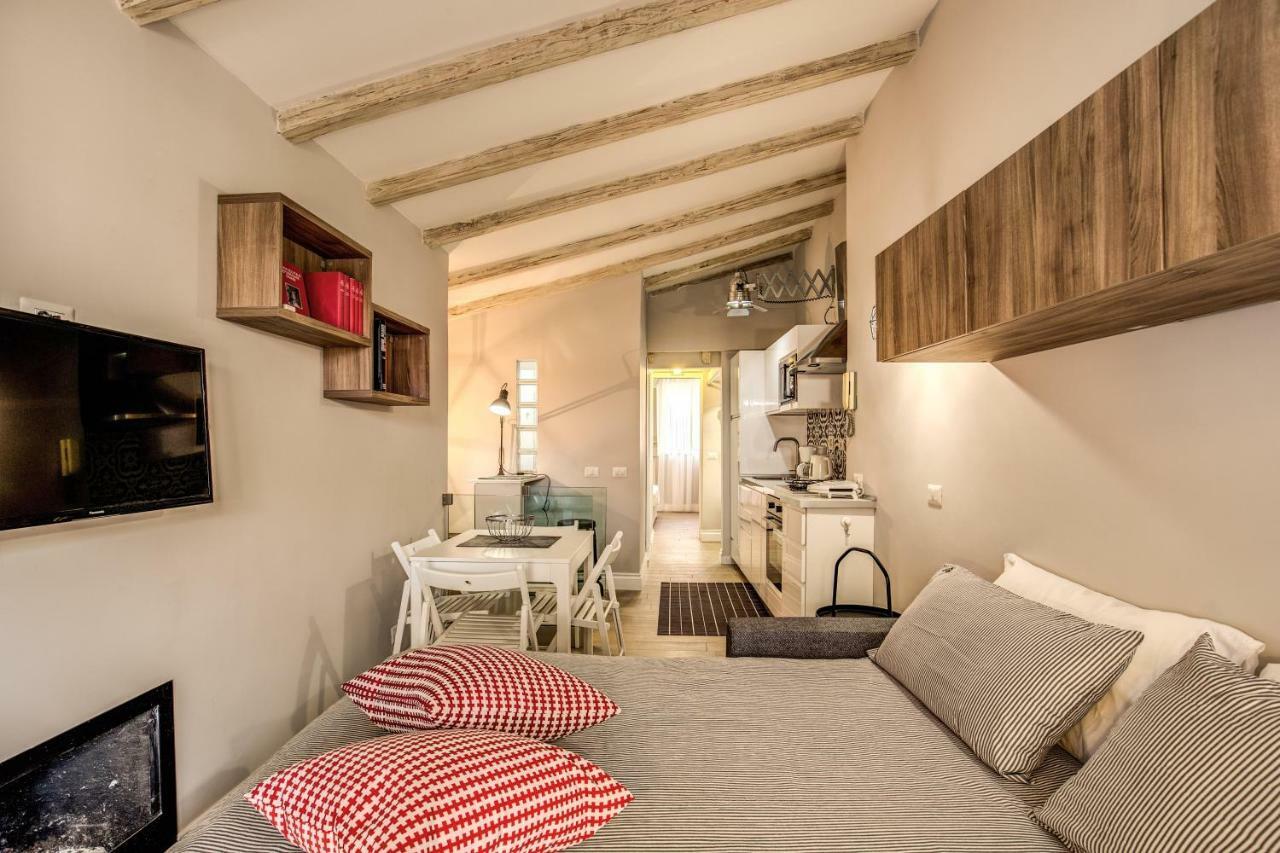 Ferienwohnung Amazing Attic With Terrace By Trevi Fountain Rom Exterior foto